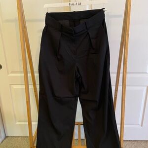 Lululemon Pleat-Front High-Rise Trouser
Regular sz 10